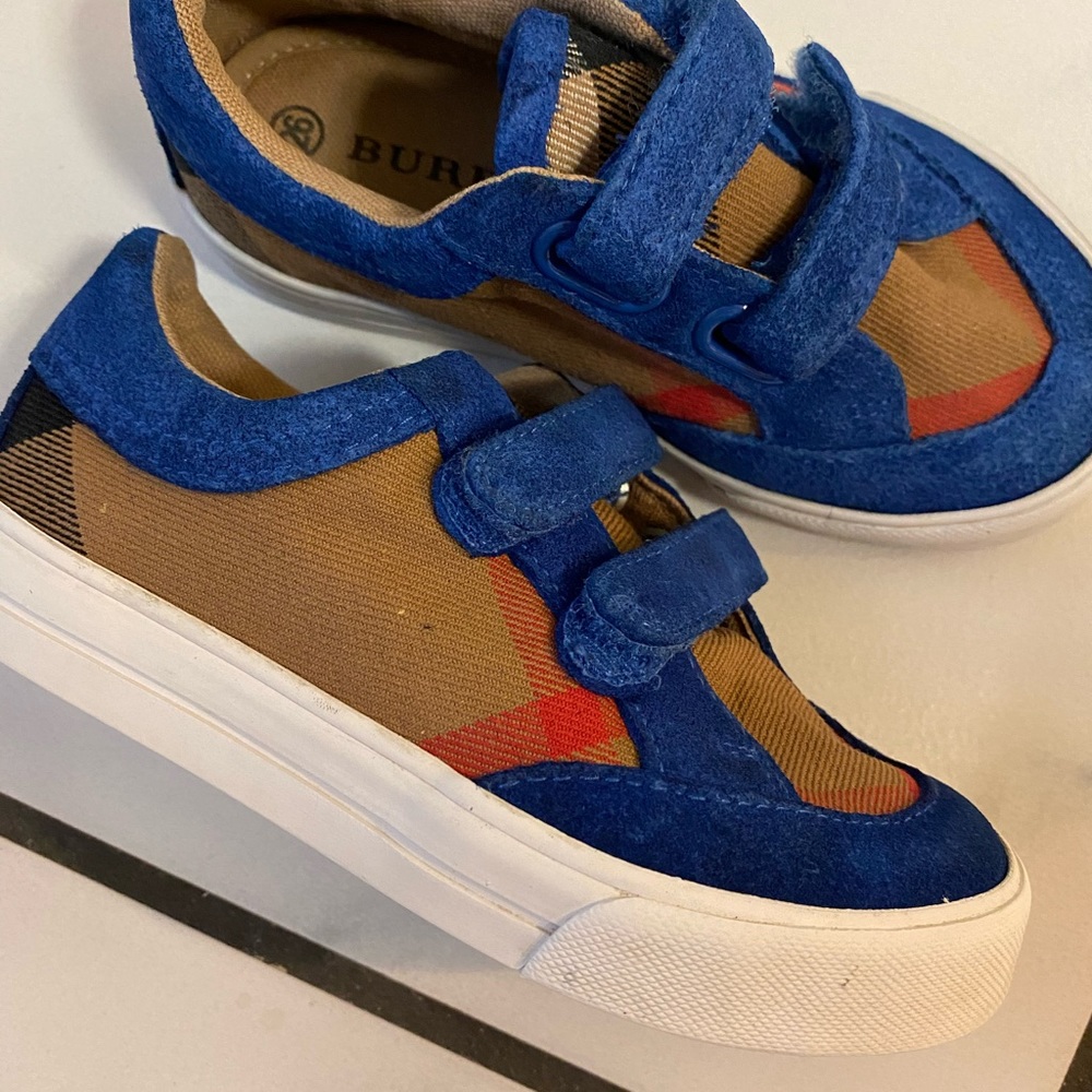 USED Burberry shoes without box